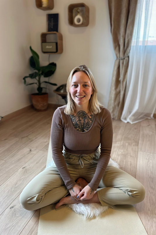 justine-professeur-pilates-bloomstudio-perpignan-66 justine-professeur-pilates-bloomstudio-perpignan-66